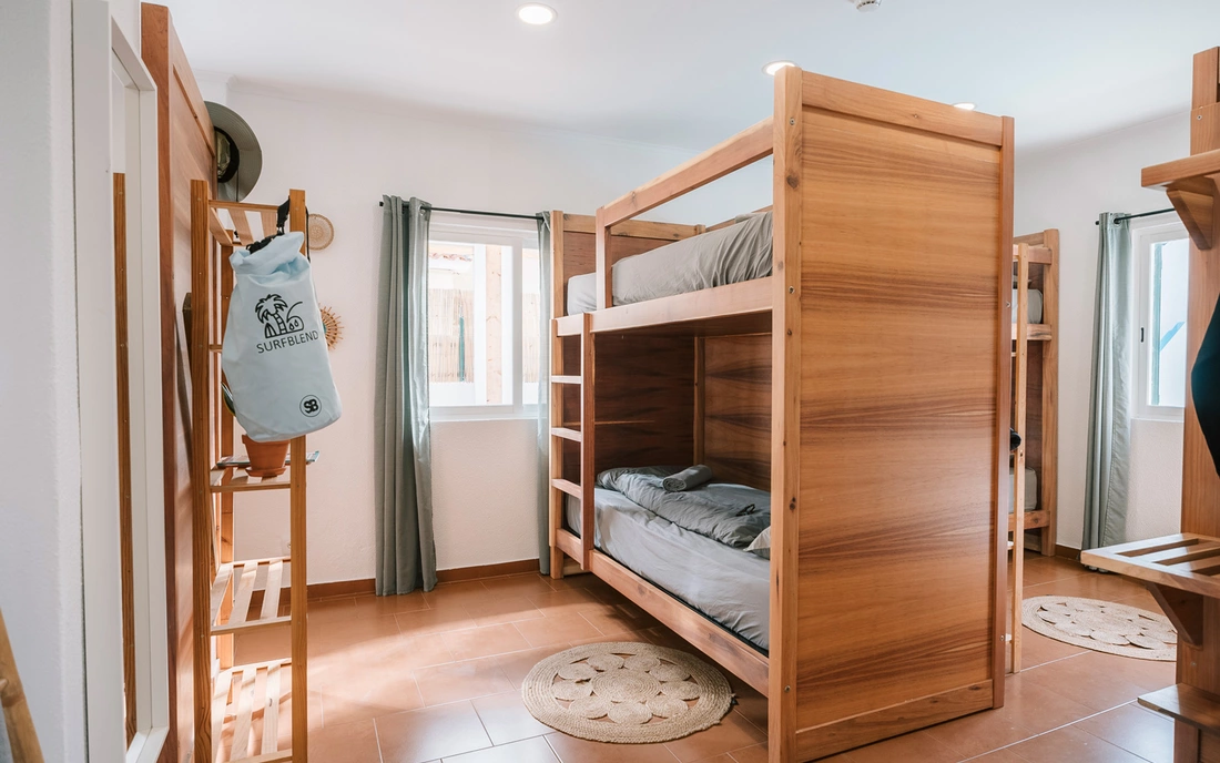 24 Surfcamp Caparica Portugal Raum