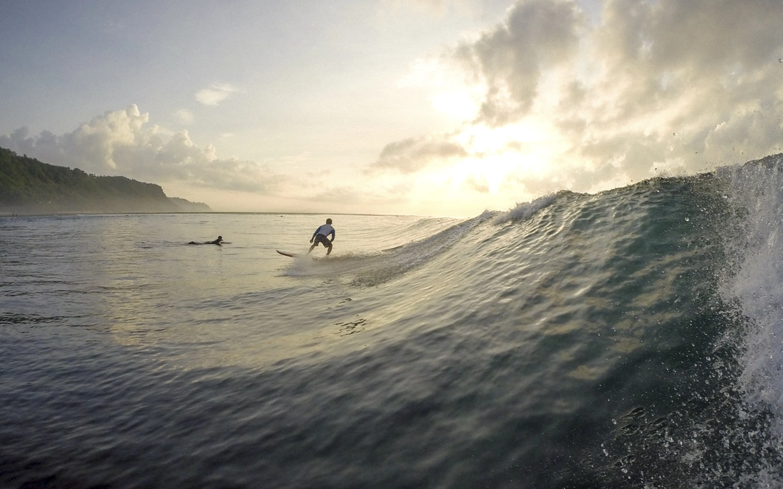 secret Spot in Bali surfen mit den Guides
