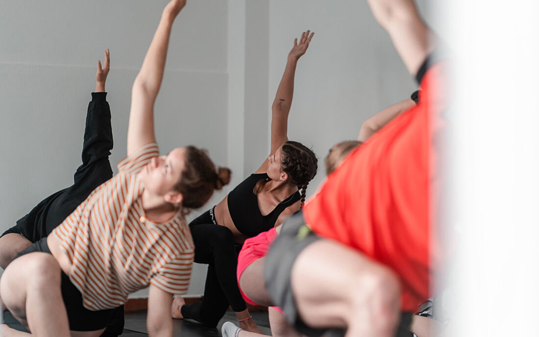 Yoga in the gym Surfcamp Portugal Peniche Yoga