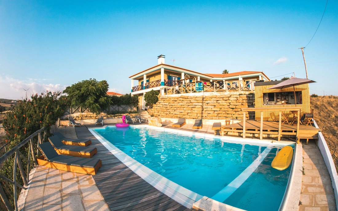 Die Surflodge mit Pool und großem Garten