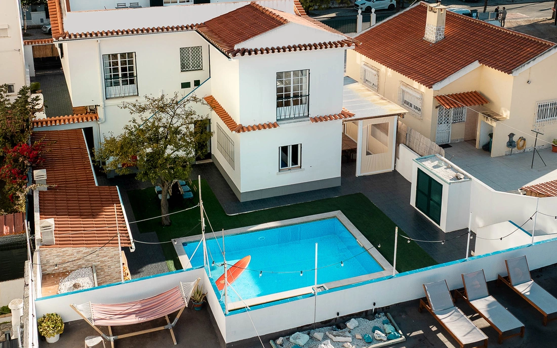 24+ Surfcamp Caparica Portugal Pool