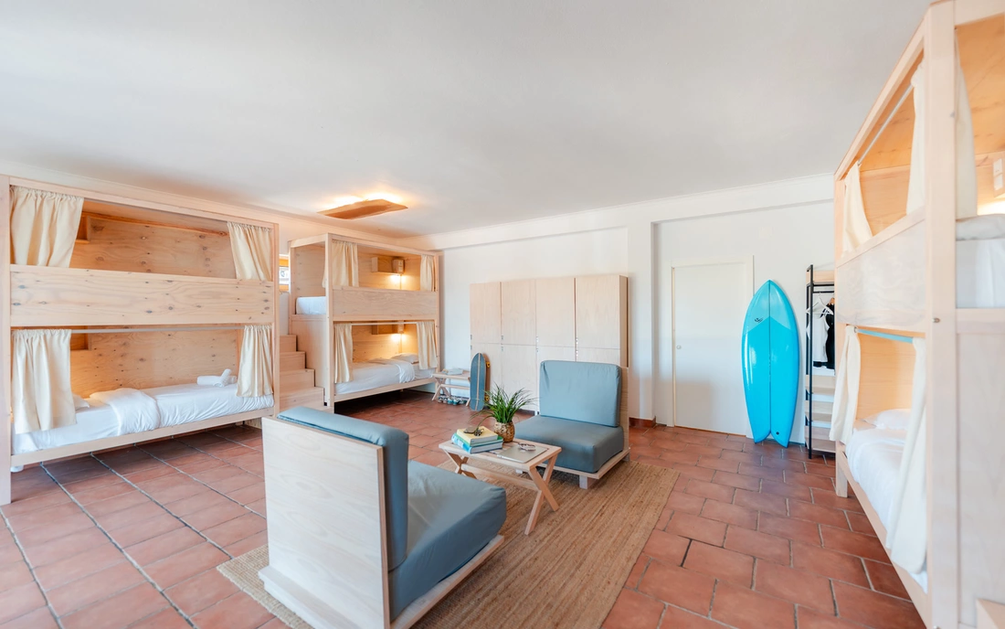 Surfcamp Ericeira Portugal 8er Mehrbettzimmer