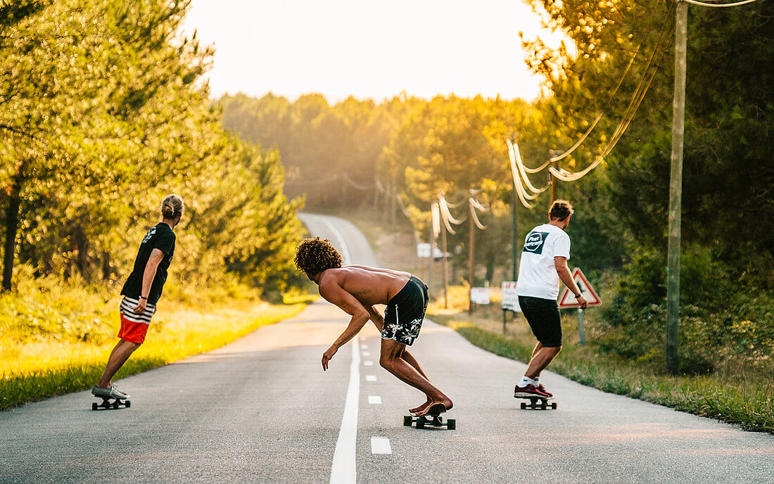 Kostenlos Longboards leihen und durch die W&auml;lder cruisen