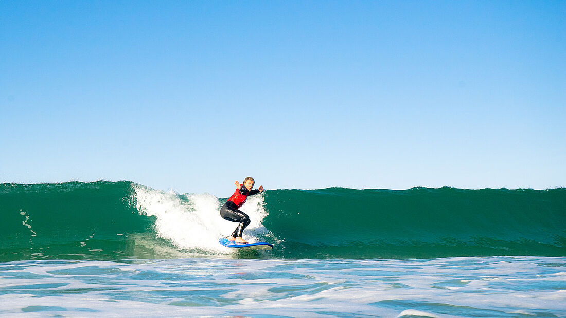 Surfen lernen Marokko gr&uuml;ne Welle
