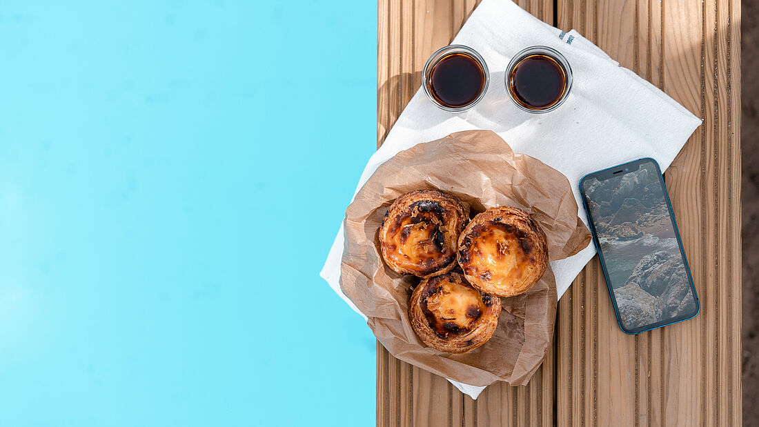 Coffee, Pastel de Nata, and checking out the first vacation memories on your phone Camp Life in the Pure Surf Camp Peniche with Coffee and Pastel de Nata