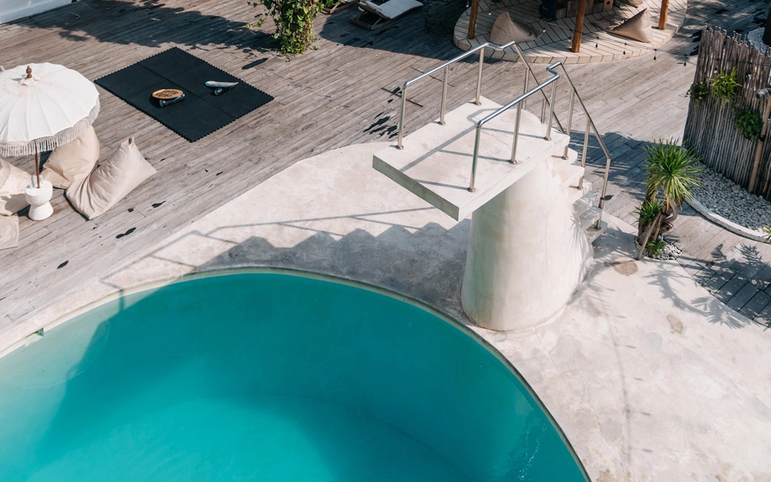 Surfhouse Bali Canggu Turmspringen
