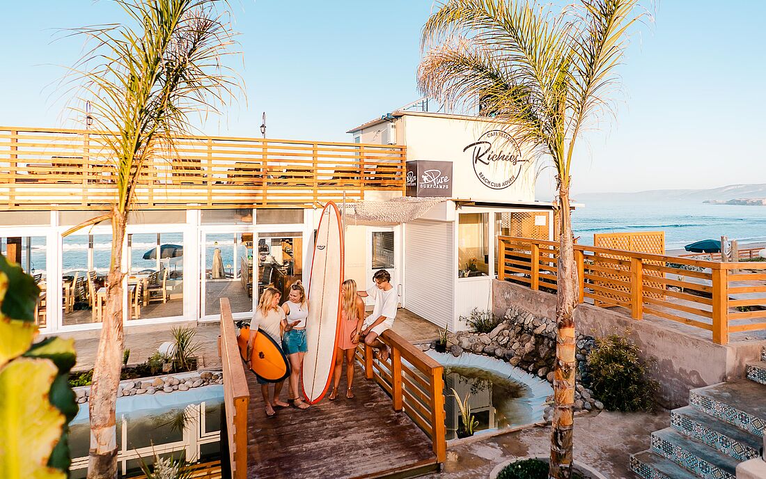 At &lsquo;Richies,&rsquo; your surf gear is stored conveniently right by the beach.