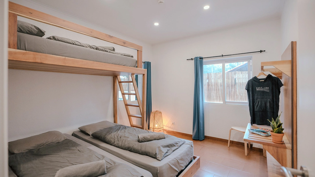 24 Surfcamp Caparica Portugal 3er Zimmer