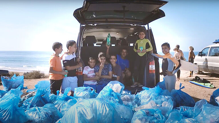 Nachhaltig Reisen Surfurlaub plastik reduzieren beach clean
