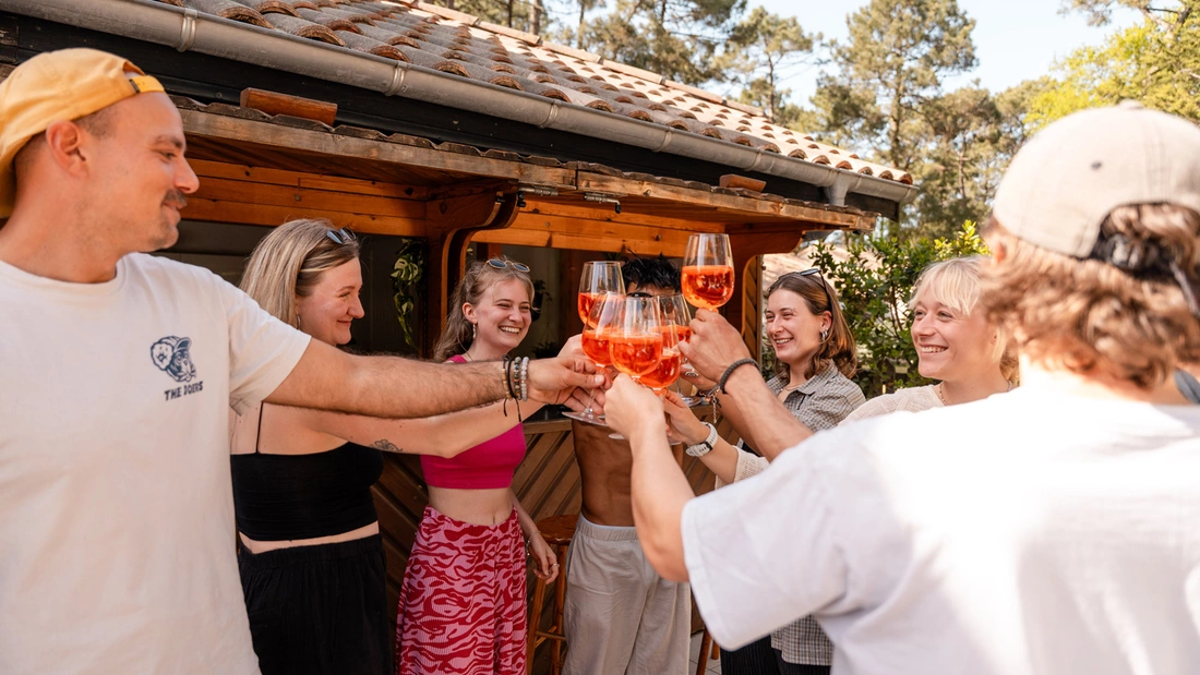 Surfcamp Soustons Plage Frankreich Poolbar Drinks