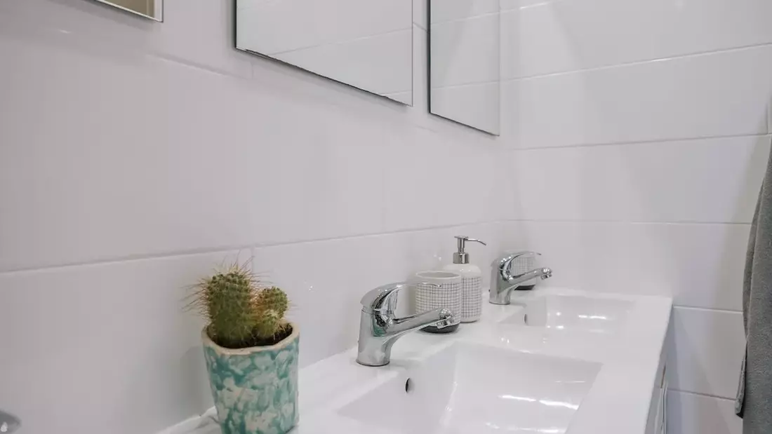 24 Surfcamp Caparica Portugal Bad