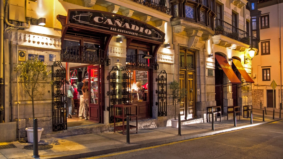 Ausflug in die Tapas Bars von Santander Surfcamp Loredo Spanien Ausflug Santander