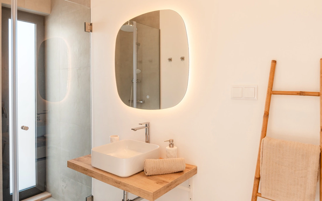 Das 4er Mehrbettzimmer mit eigenem Bad Surfcamp Algarve Raposeira Portugal Mehrbettzimmer