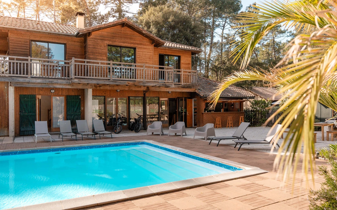 Surfcamp Soustons Plage Frankreich Pool Morgensonne