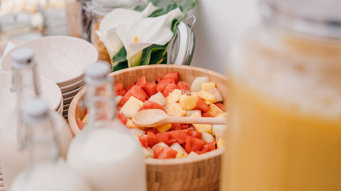 Fresh fruit for breakfast Surfcamp Portugal Peniche breakfast