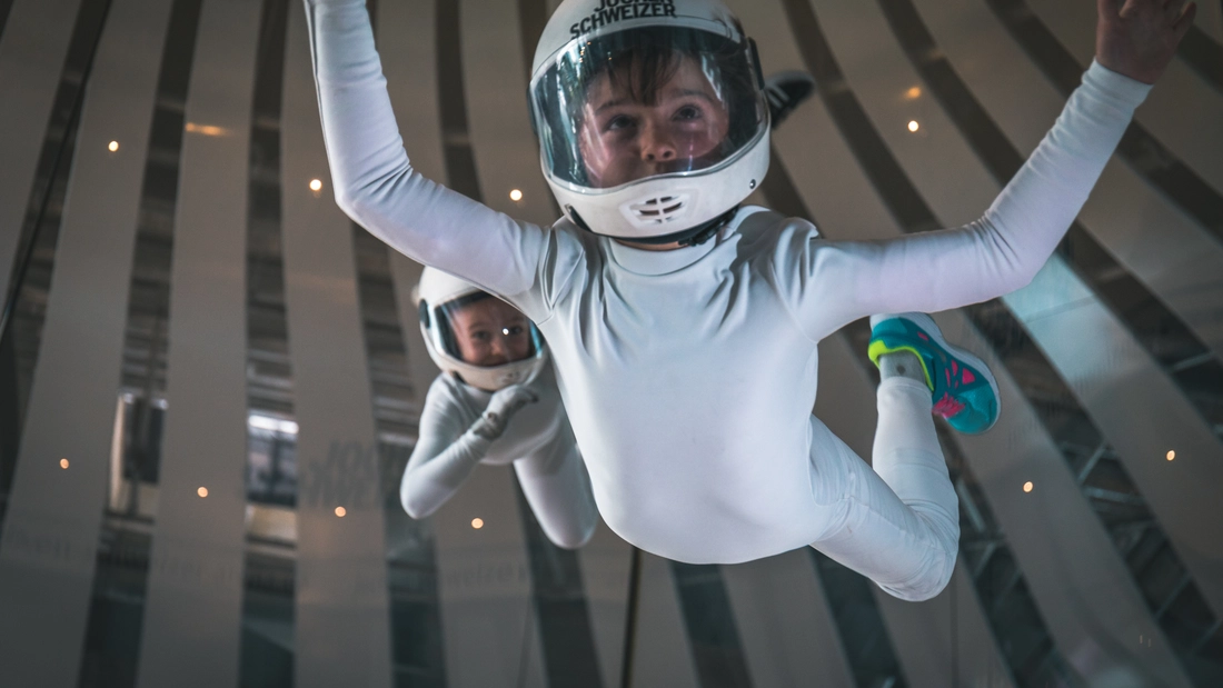 Skydiving im Windtunnel der Jochen Schweizer Arena Skydiving im Windtunnel der Jochen Schweizer Arena