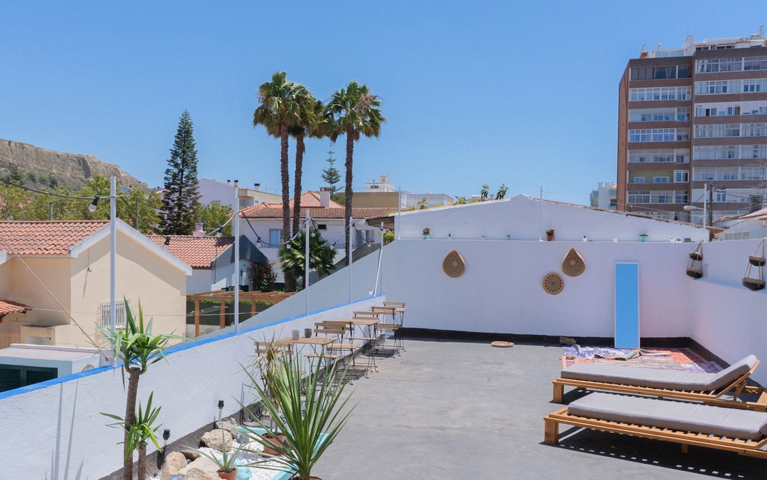 24+ Surfcamp Caparica Portugal Dachterrasse