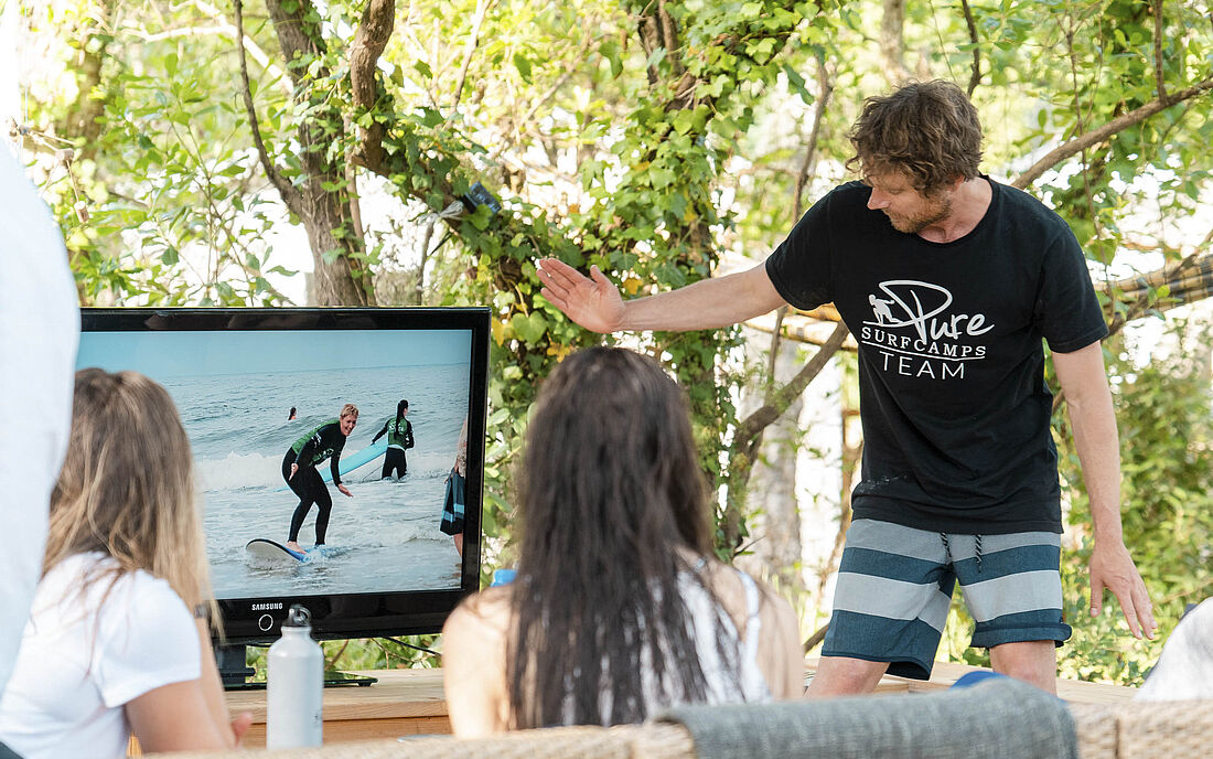 Eco Surflodge Caparica jetzt online buchen PURE Surfcamps