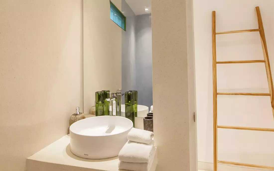 Surf Camp Bali Deluxe Suite Bathroom